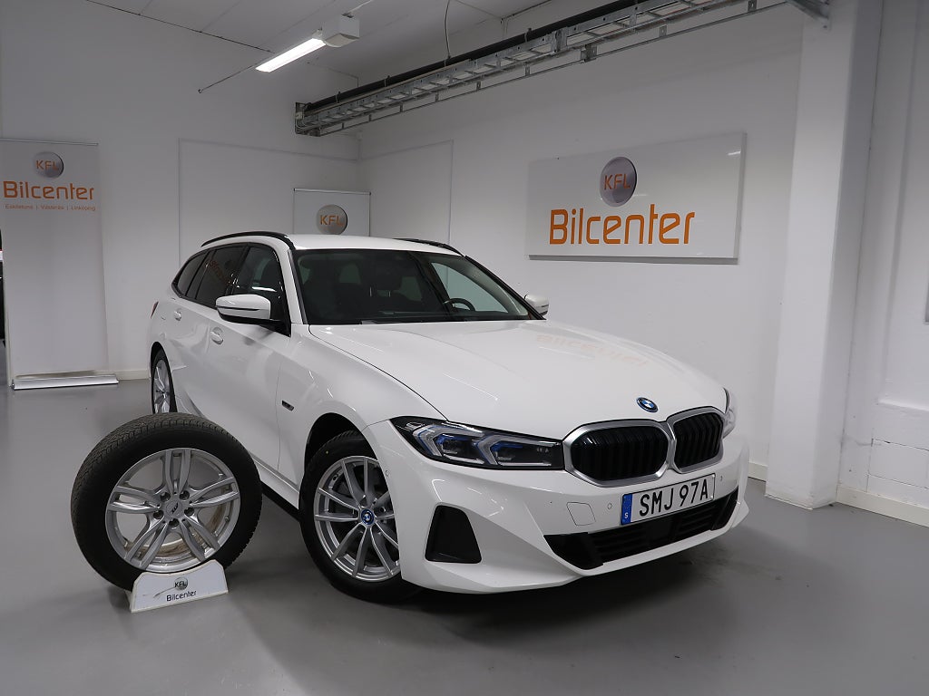 BMW 330e xDrive Innovation V-Däck ingår HUD-Wide-Drag-Kamera-Ada