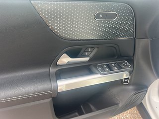 SUV Mercedes-Benz GLB 8 av 8