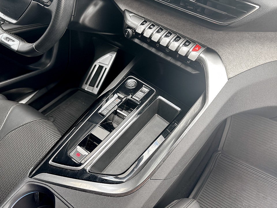 Bild på Peugeot 3008 GT Black Pack 1.2 PT 130hk Aut B-KAMERA CARPLAY