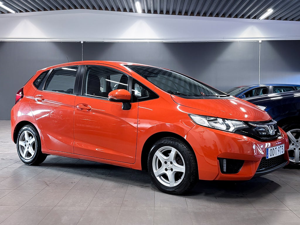 Honda Jazz 1.3 i-VTEC CVT Nyserv Besiktigad Dragkrok Låg skatt
