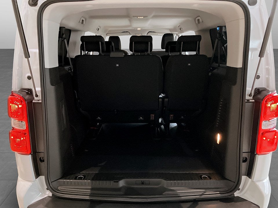 Bild på Citroën ë-Spacetourer Feel 75kWh 136hk L3 - 9-SITS, B-KAMERA