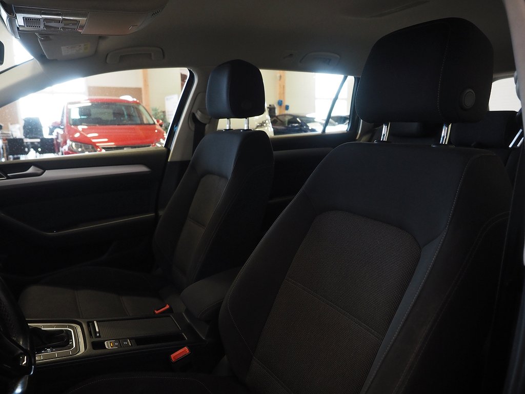Volkswagen Passat Sportscombi 2.0 TDI Drag D-Värm Kamera 2015