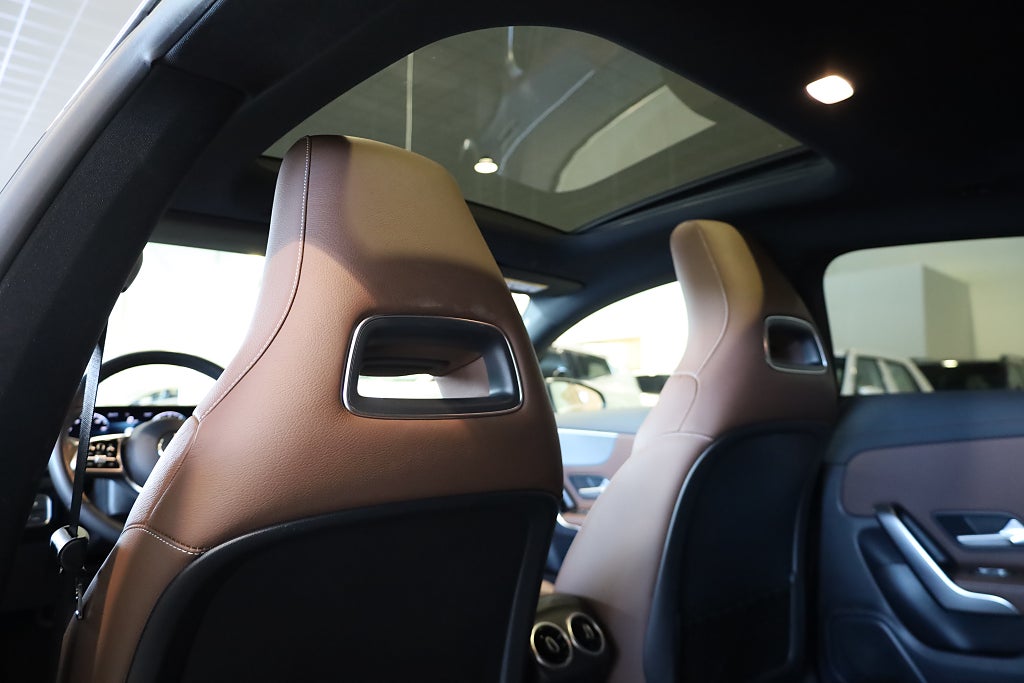 Mercedes-Benz CLA 200 Shooting Brake 7G-DCT Panorama Kamera Läder Navi