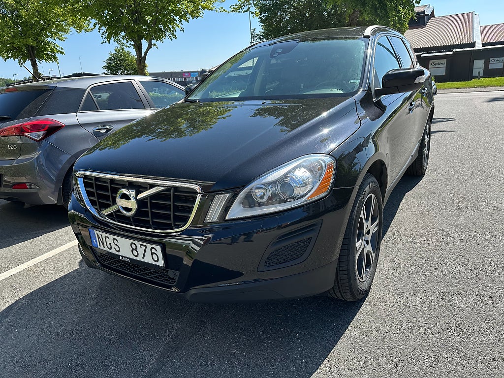 Volvo XC60 D4 Momentum Euro 5 VÄL SERVAD SKINN