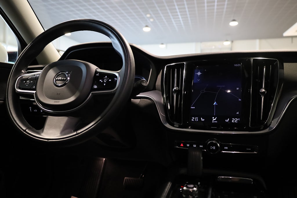 Volvo V60 T6 Twin Engine AWD AUT Momentum Navi VOC Leasbar 2020