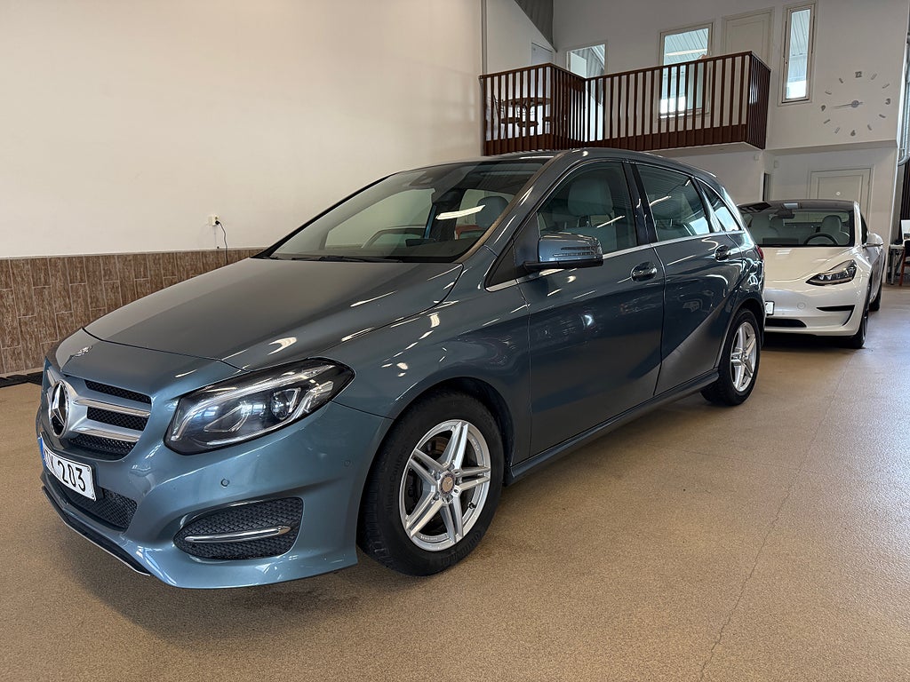Mercedes-Benz B 180 7G-DCT Urban SE Edition / Facelift