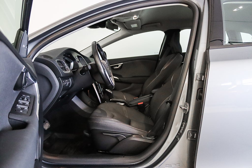 Volvo V40 Cross Country D3 Momentum Värmare Navi VoC B-Kam