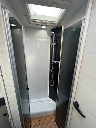 Husbil-halvintegrerad Chausson 777GA Titanium Premium 170HK Aut 13 av 20