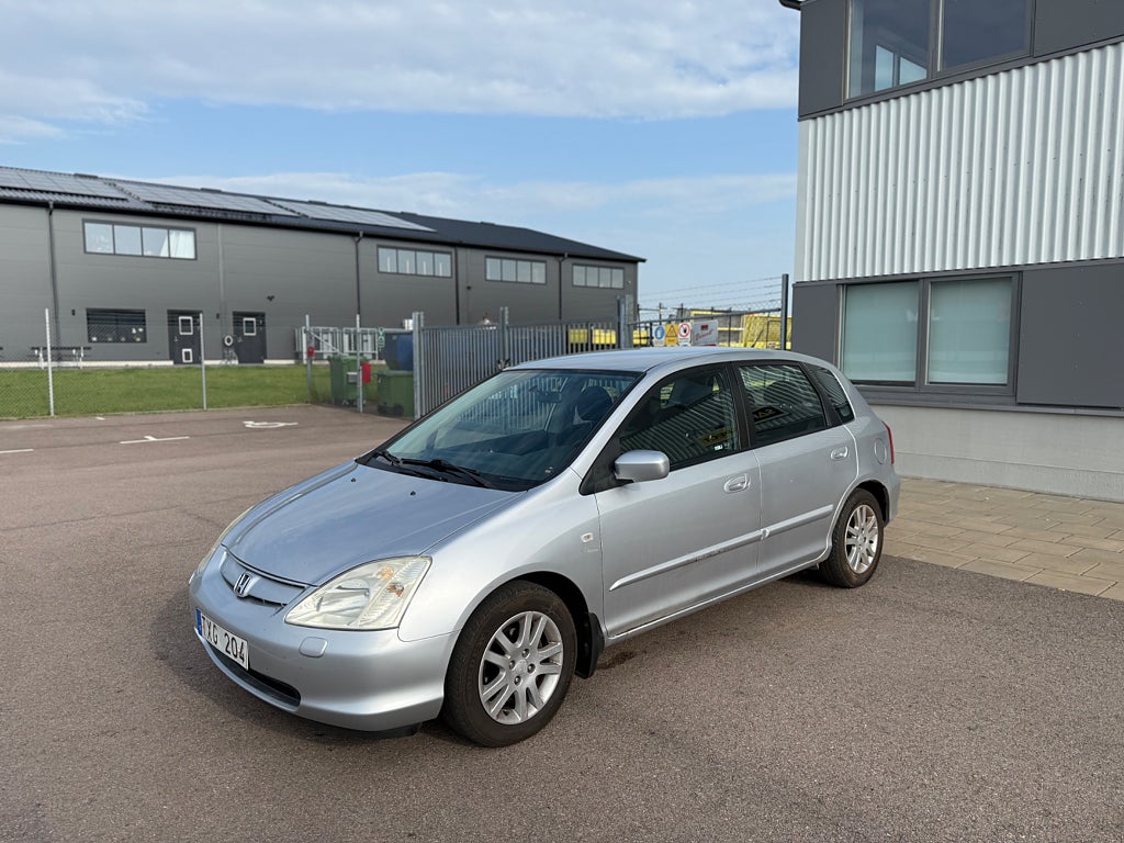 Honda Civic 5-dörrar 1.6 Ny servad Ny besiktigad 