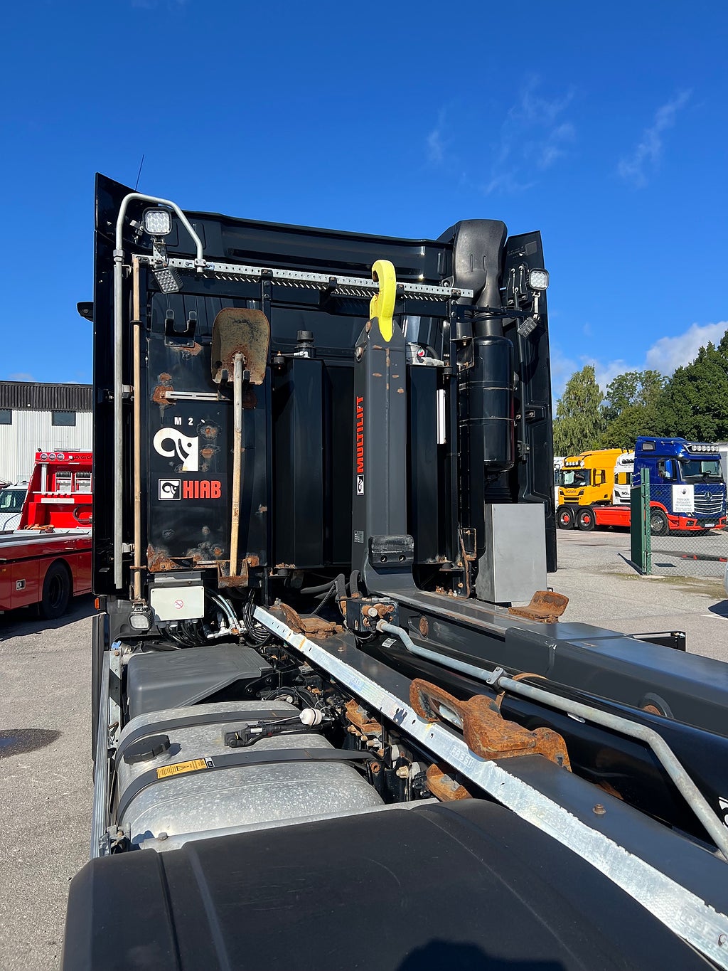 Mercedes-Benz Arocs 3251 Tridem Lastväxlare, Fullt Plogutrustad