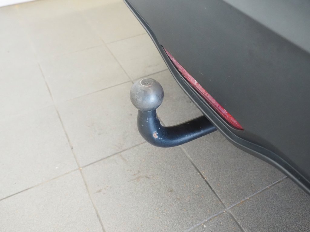 Toyota C-HR Hybrid CVT Executive Drag M-Värm JBL Kamera 2017