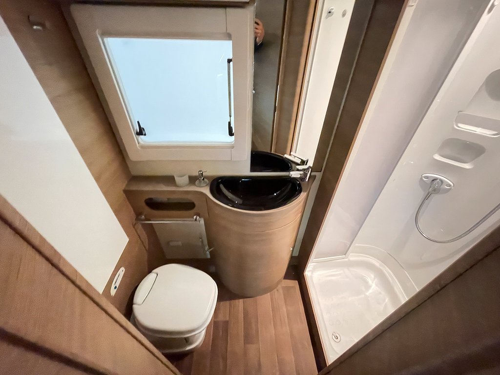 Elnagh T-Loft 531 / B-körkort / Solcell / Taksäng / Ugn - Elnagh
