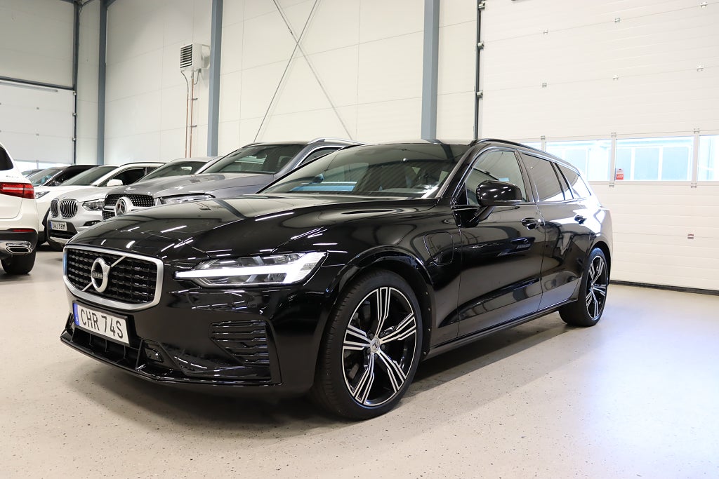 Volvo V60 Recharge T8 AWD R-Design Pano Läder Drag 392hk