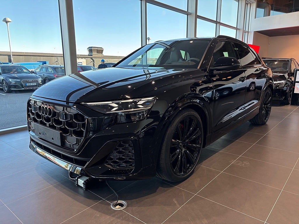 Audi Q8 60 TFSI e quattro SUV 60 TFSI E 490 HK QUATTRO TIPTRONIC