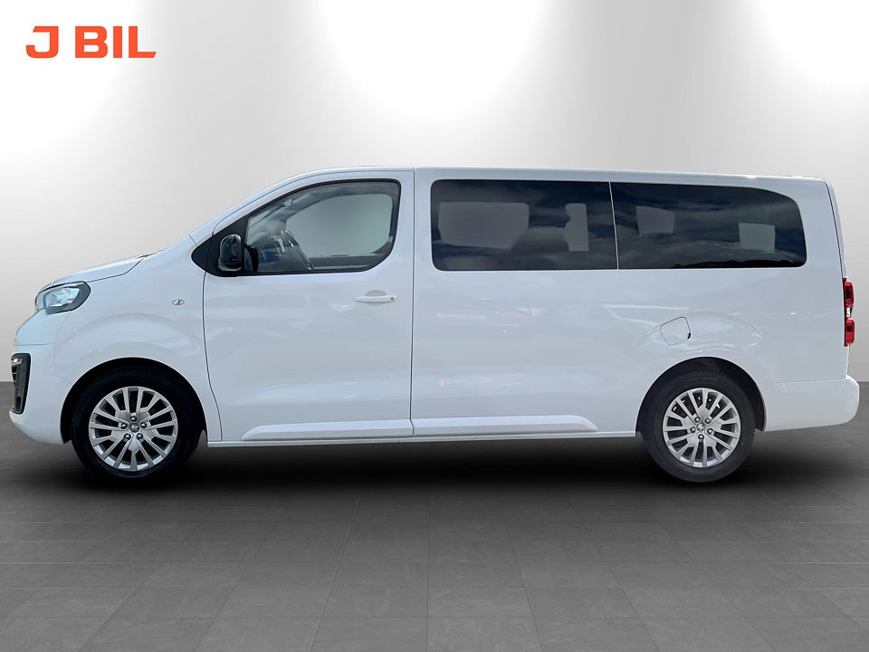 Bild på Peugeot Traveller Business 2.0 BHDi 144hk Aut L3 9-SITS DRAG CARPLAY