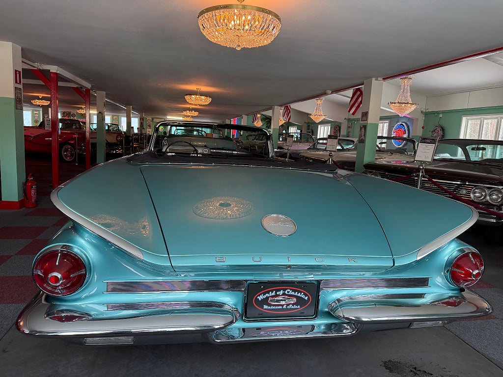 Buick Electra 225 cab -60