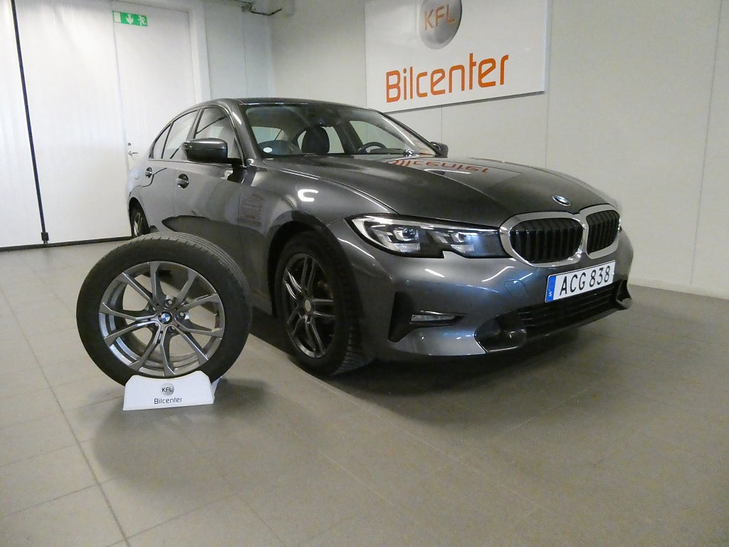 BMW 330e Sedan *KFL 10år 2,99%* Aut-Navi-CarPlay-PDC-SoV