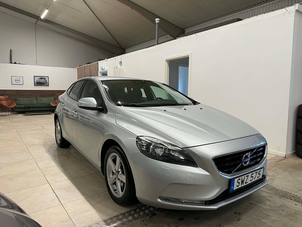 Volvo V40 D2 Kinetic / Fullservad med ny service, Bluetooth 