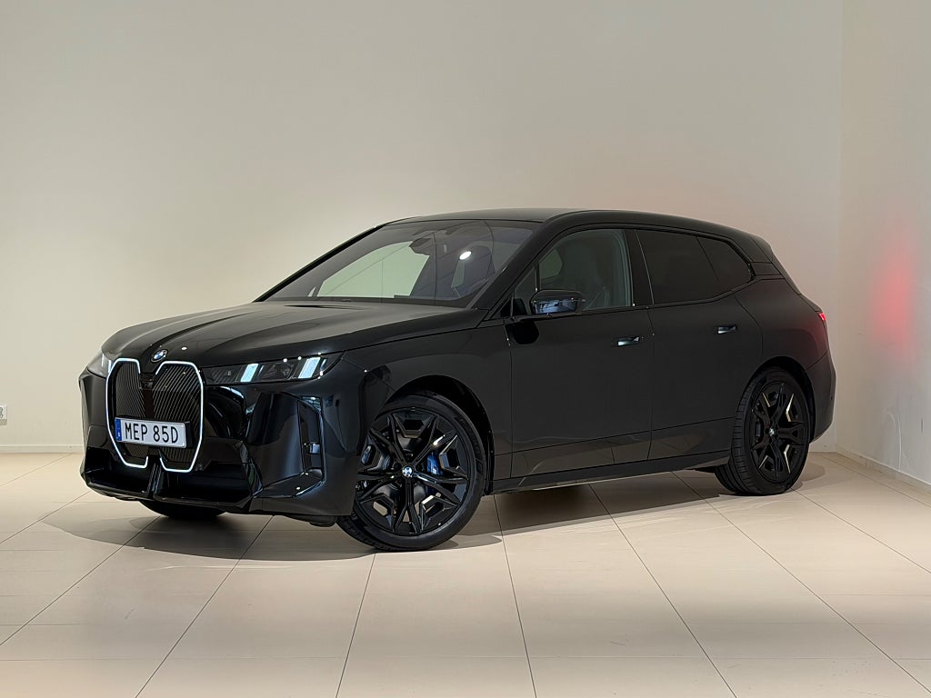 BMW iX xDrive60, Panorama, Driving Pro, Parking Pro, Drag, HK
