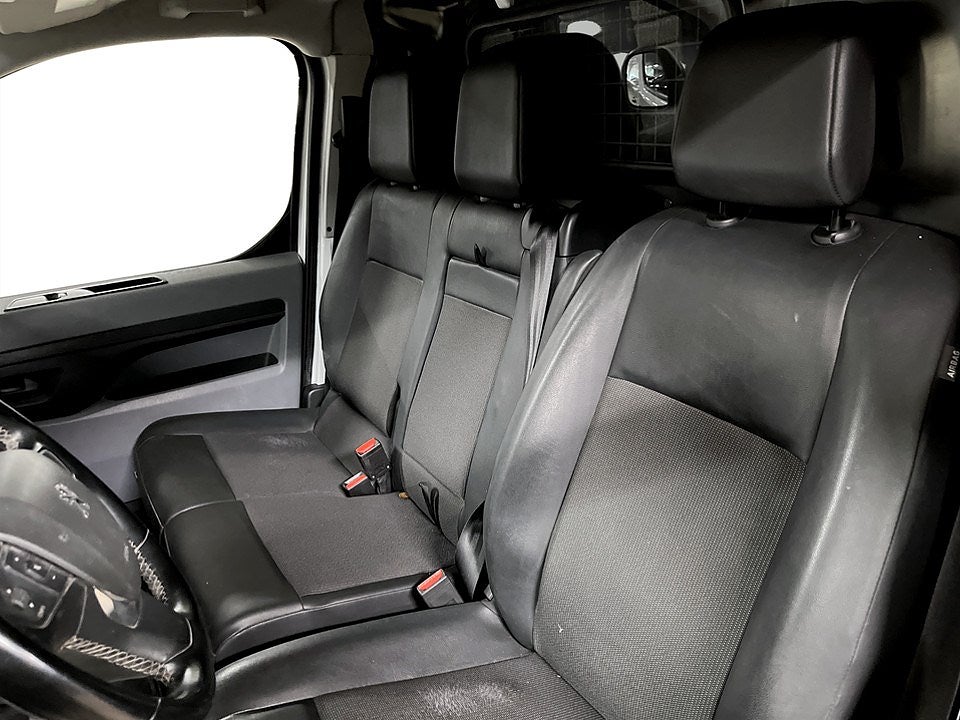 Bild på Peugeot e-Expert PRO 75kWh 136hk Aut L3 - CARPLAY, NAV