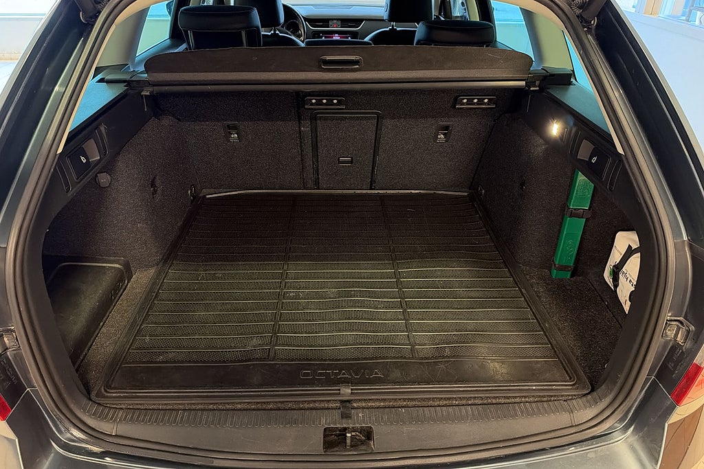 Skoda Octavia Scout 2.0 TDI SCR 4x4 Premium D-värm Kamera Drag Sov Hjul  miniatyr 13