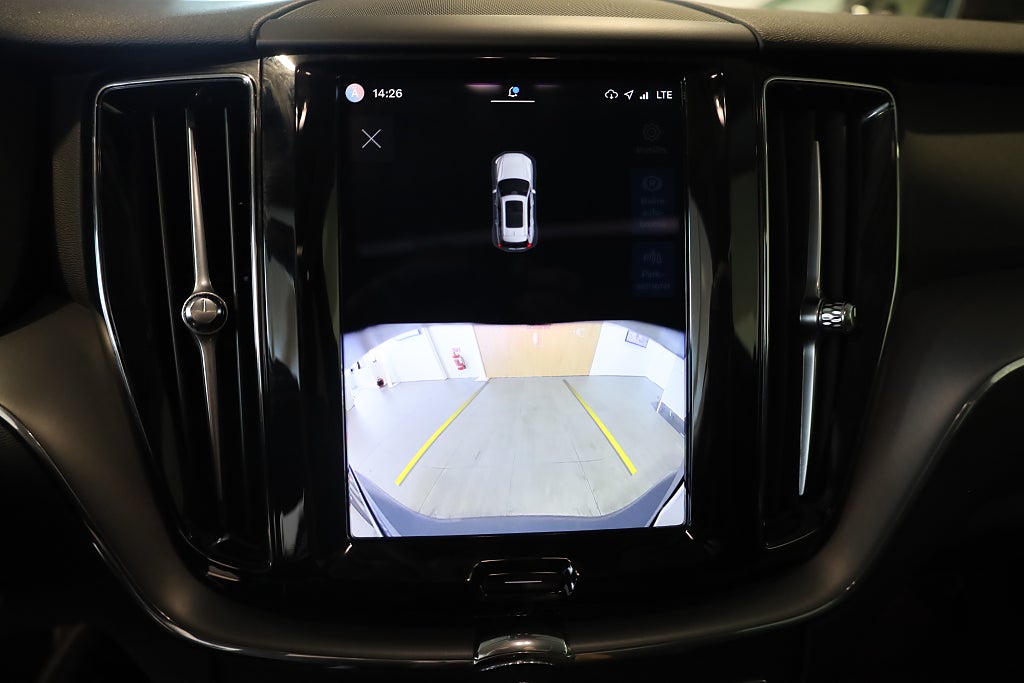 Volvo XC60 Recharge T6 AWD Geartronic Core Edition Drag Navi Moms