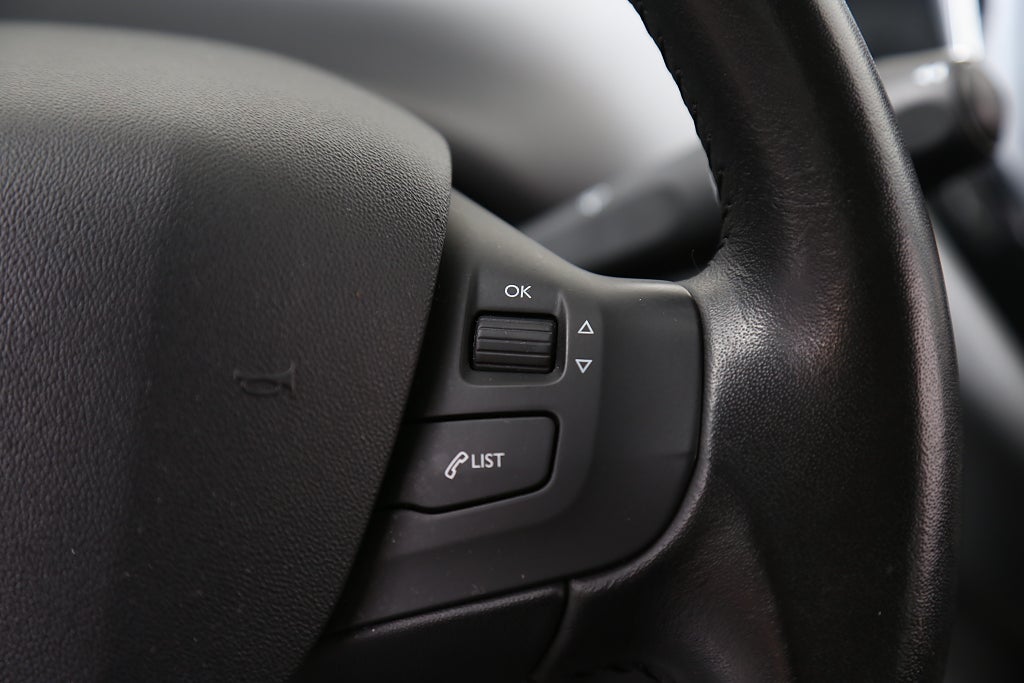 Peugeot 208 1,2 PureTech 82hk Active 5-dörrar Motorv Dragkrok 2017
