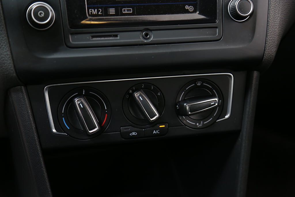 Volkswagen Polo 1,2 TSI 90hk R-Line 5D Motorvärmare