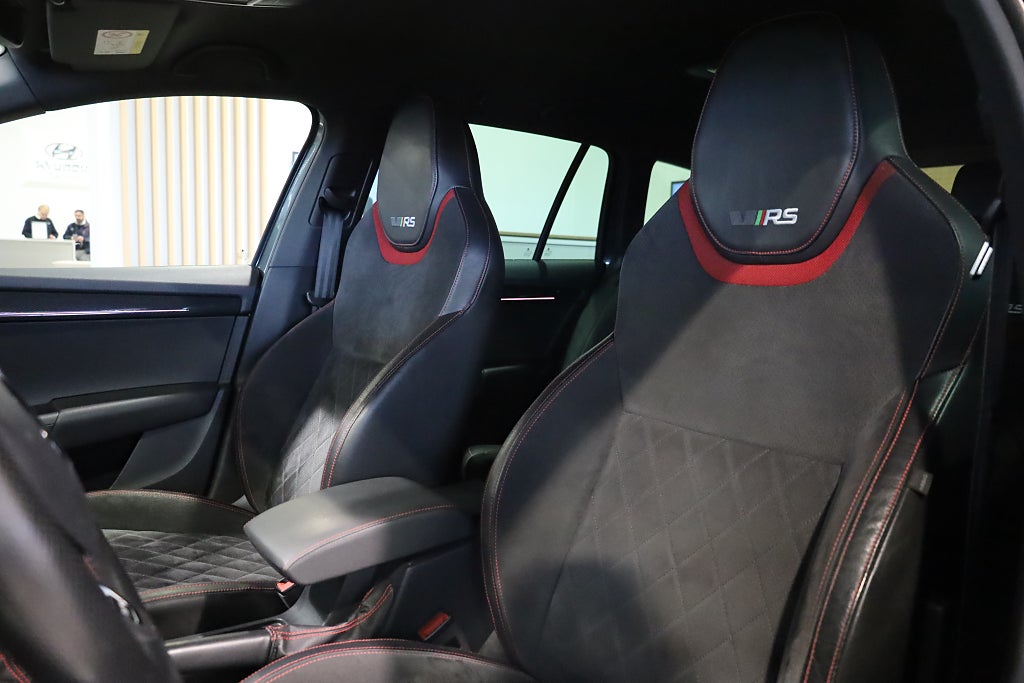 Skoda Octavia 2.0 TDI RS AUT 4x4 Navi Värmare Kamera Canton CarPlay 2018