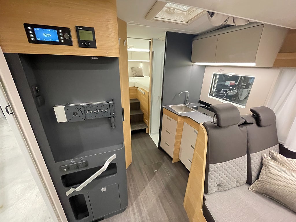 Adria Matrix Axess 670 SL /Taksäng/Automat/5 bältad/B-körkort - Adria