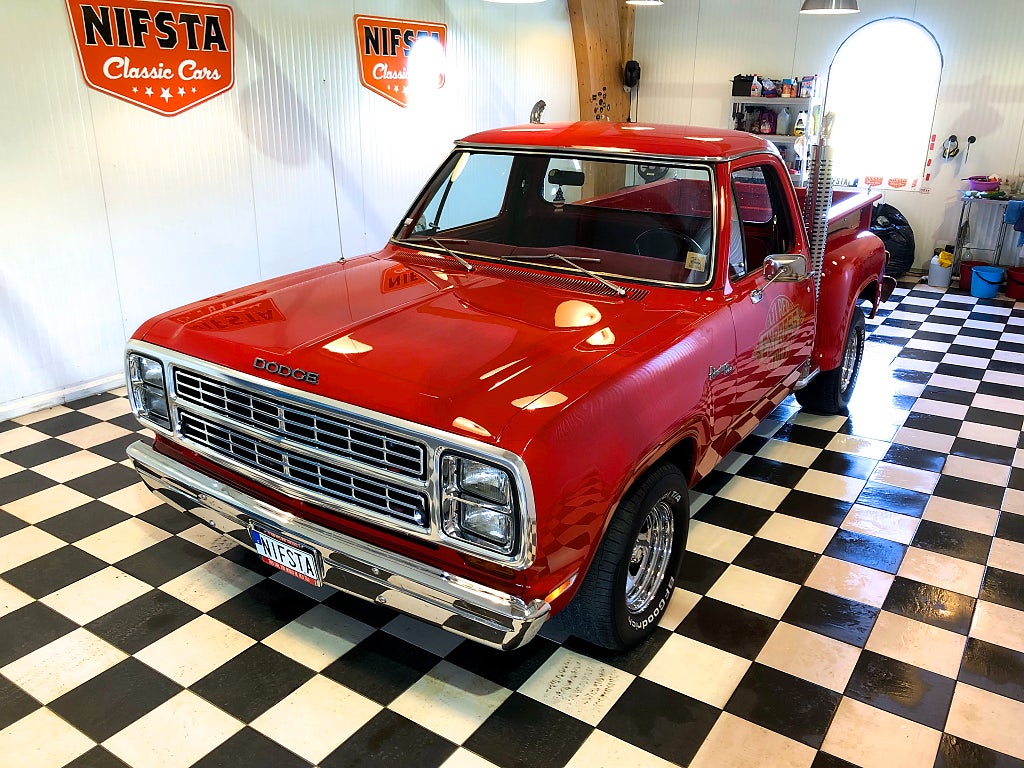 Dodge D Series Lil Red Express