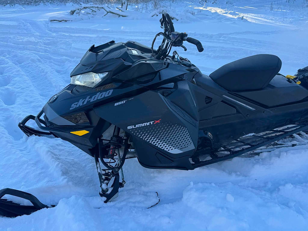 Ski-Doo Summit 850 X 165 i fint skick MOMS Finans från 810:-/mån