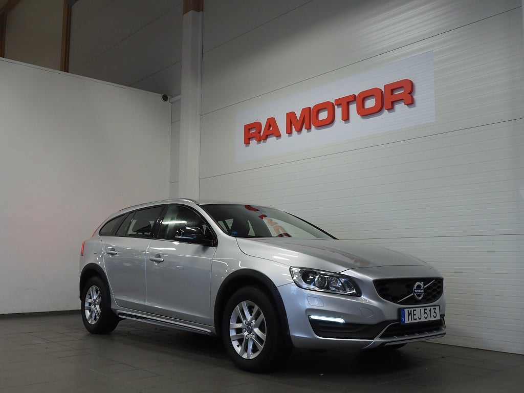 Volvo V60 Cross Country D4 AWD 190hk Momentum | D-värm | Kamrem bytt | 2016