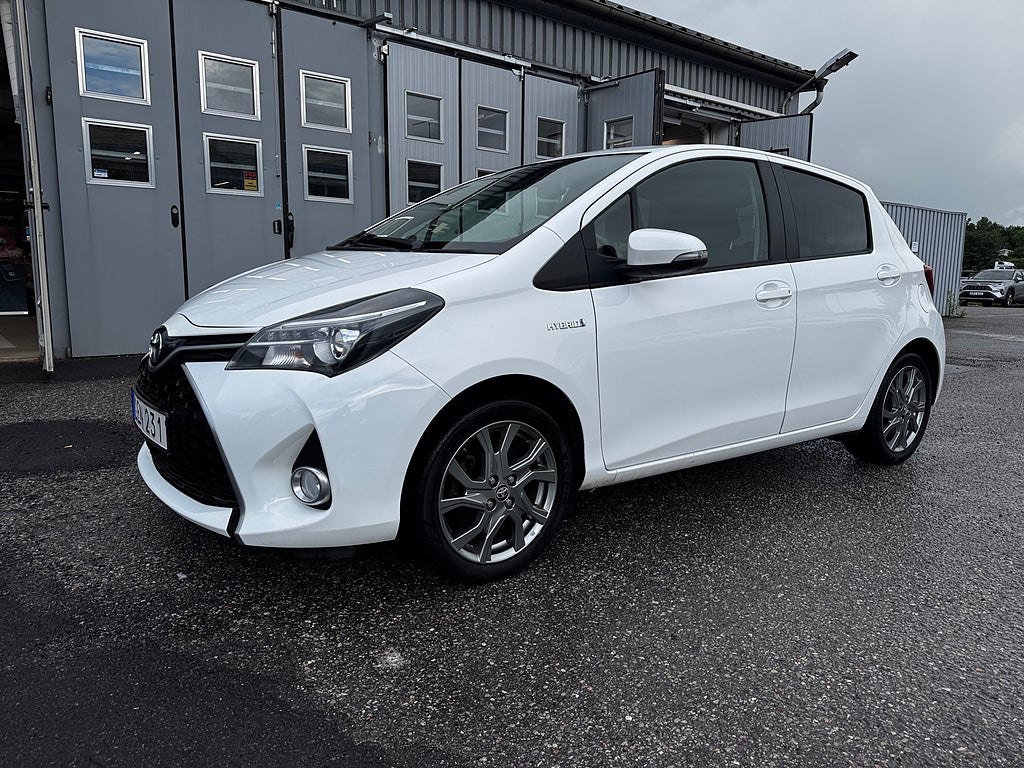 Toyota Yaris Hybrid Auto  B-kamera Ny servad Euro 6