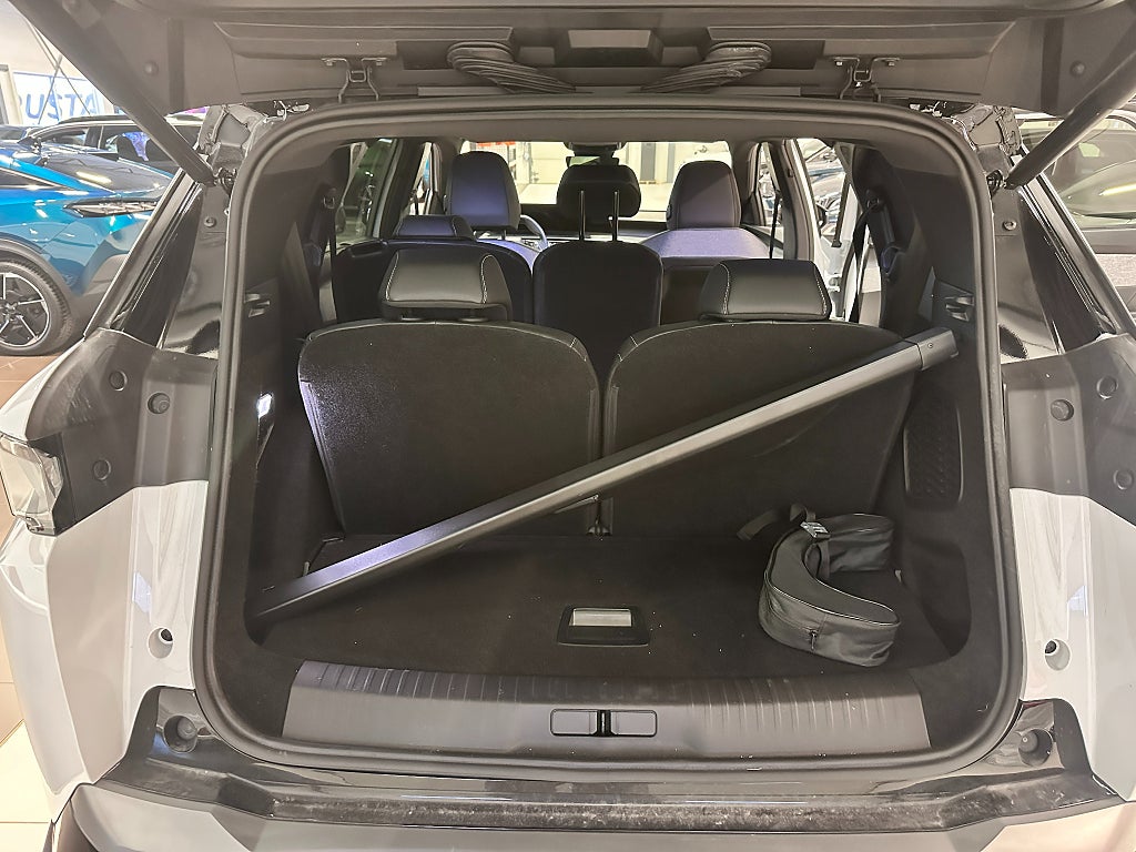 Peugeot E-5008 GT 73 kWh 7-säten Dragkrok, Elbaklucka, B-kam, Navi thumbnail