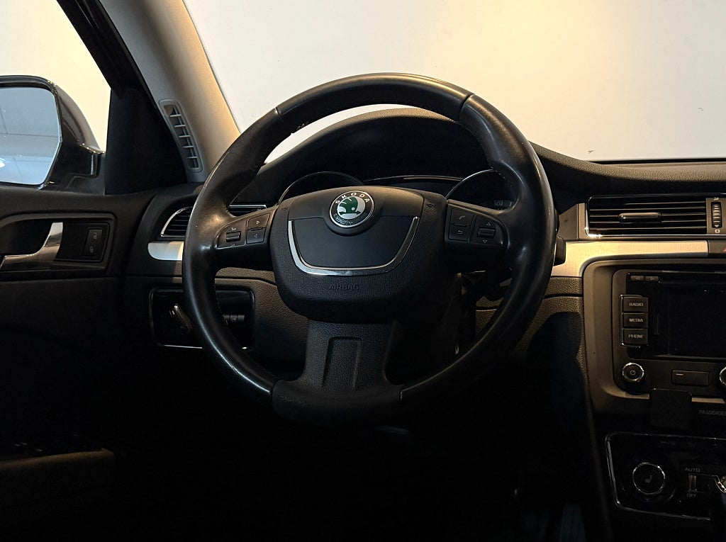 Skoda Superb Kombi 2.0 TDI 4x4 Ambition DRAG NYKAMREM MOTORVÄRMARE