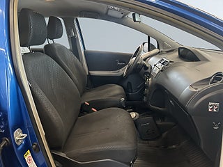 Toyota Yaris 5-dörrar 1.33 Dual VVT-i S&V-hjul Dragkrok Mok-värmare – bild 10