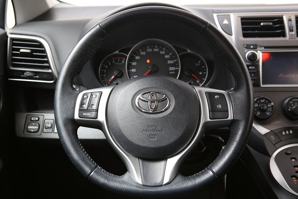 Toyota Verso-S 1,33 Dual VVT-i Multidrive S Motorv Dragkrok 2012