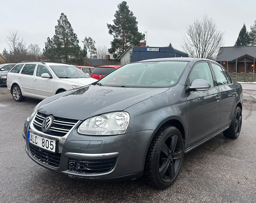 Volkswagen Jetta 1.6 Multifuel Trendline 