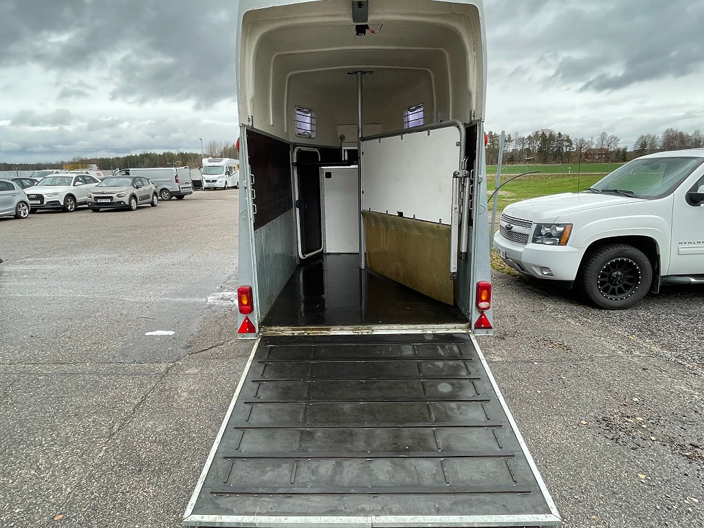 Thule Royal Xt 135tb Hästsläp Nyrenoverat skåp 2023