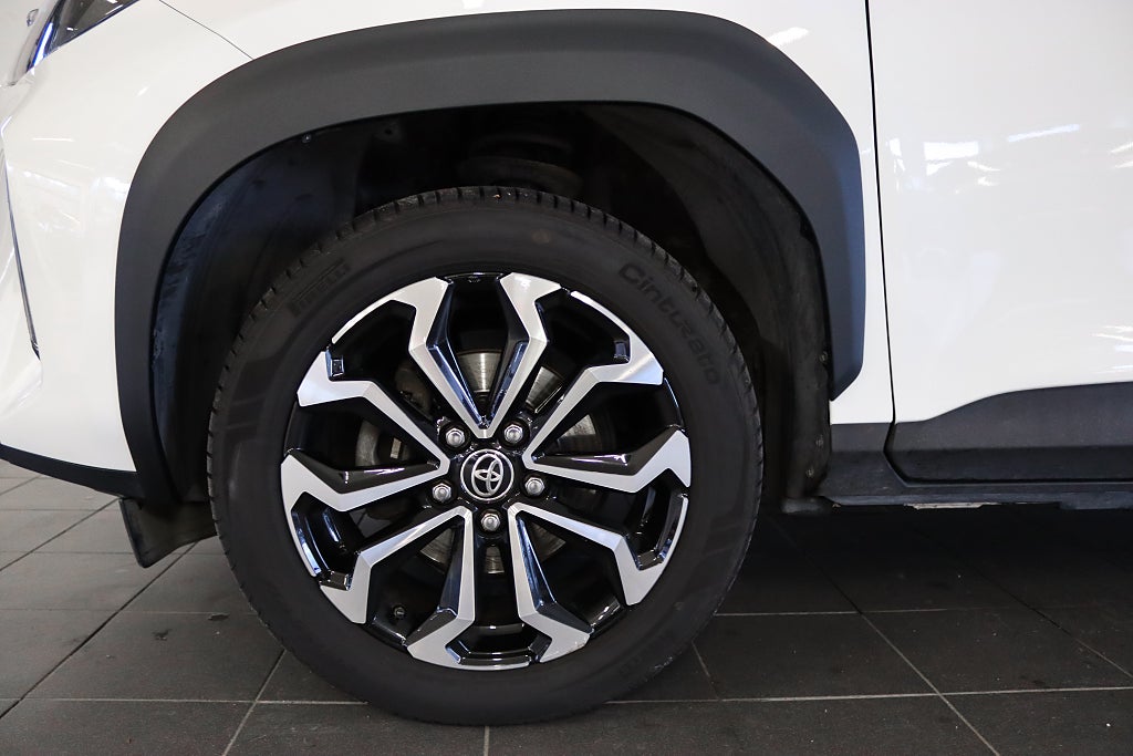 Toyota Yaris Cross Hybrid AWD-i e-CVT Active Plus Navi