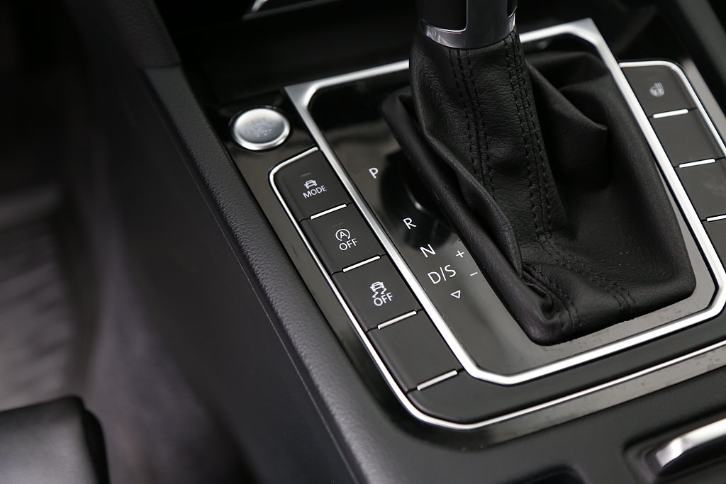 Volkswagen Passat TDI 190hk 4M Executive R-Line Drag Värmare 2018