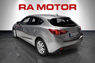 Halvkombi Mazda 3 7 av 22