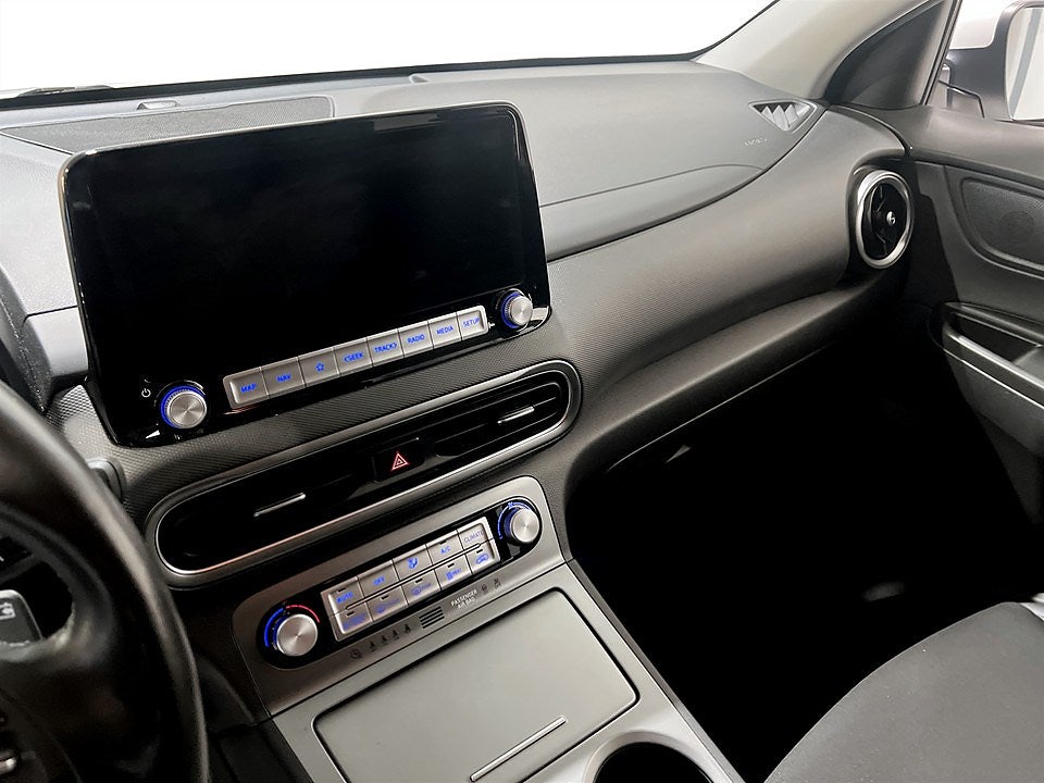 Bild på Hyundai Kona Essential 64kWh 204hk Aut - B-KAMERA,NAV,CARPLAY