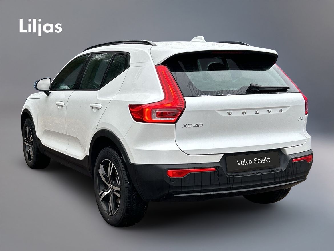 Volvo XC40 B4 FWD Bensin Plus Dark 2026, bild 3/10