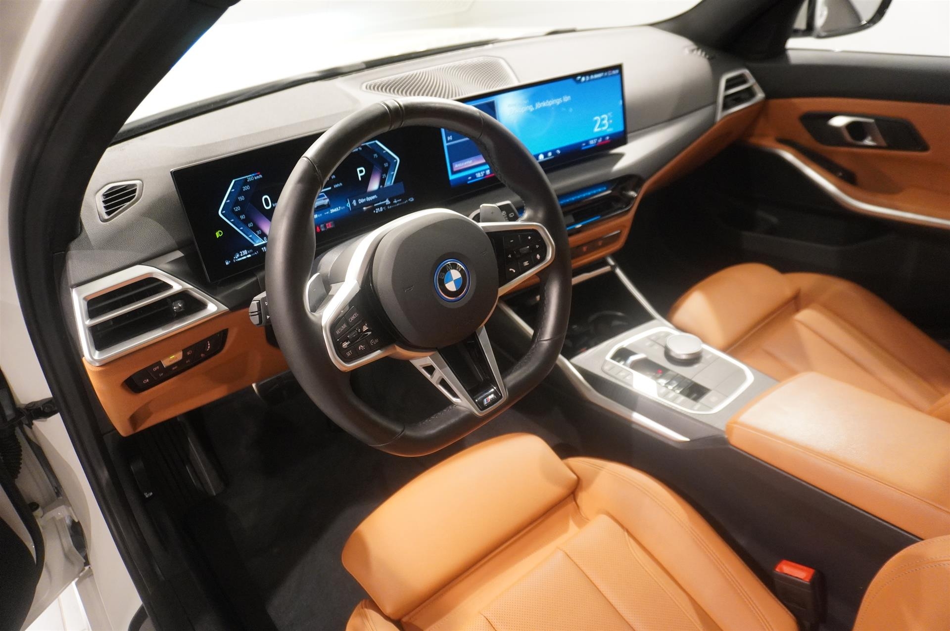 BMW 330 e xDrive Touring 2025, photo 7/45