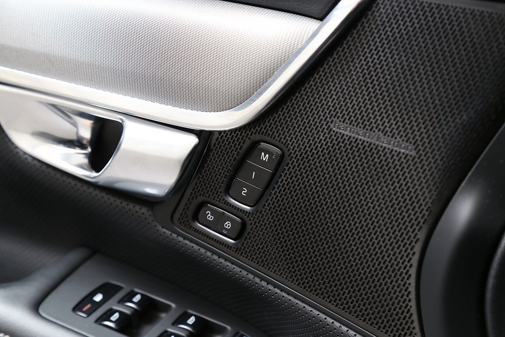 Volvo V90 Recharge T8 II R-Design AWD Pano 360° HuD Loungepkt