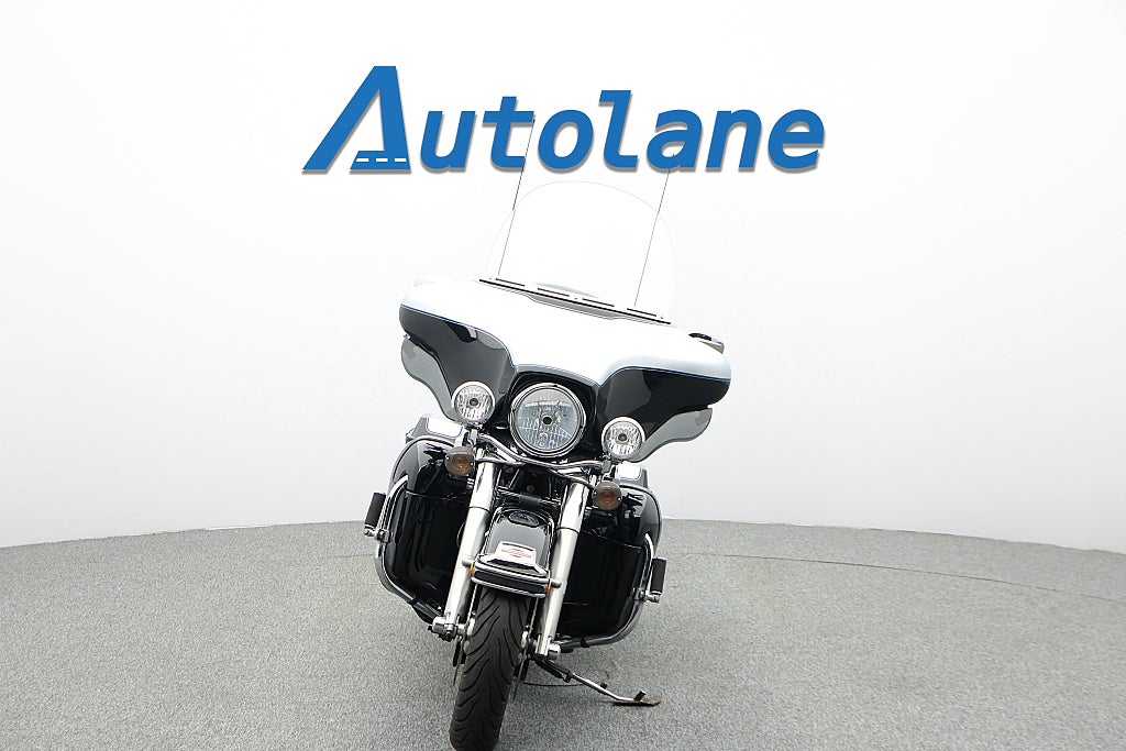 Harley-Davidson Electra Glide Ultra Classic* Vance & Hines