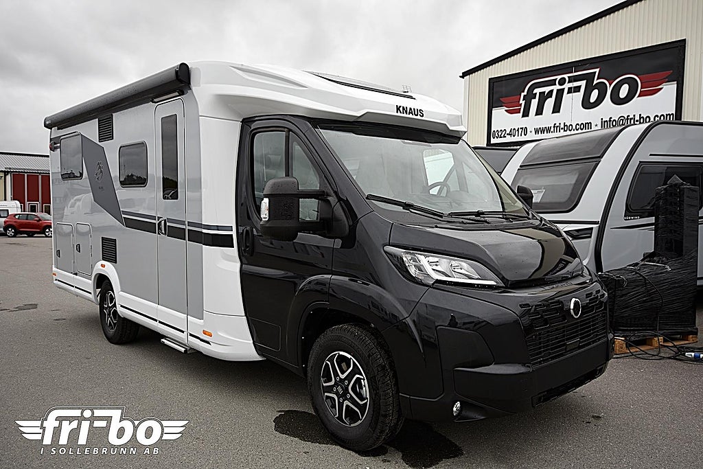 Knaus 650 MEG Live TI Black Selection Långbäddar