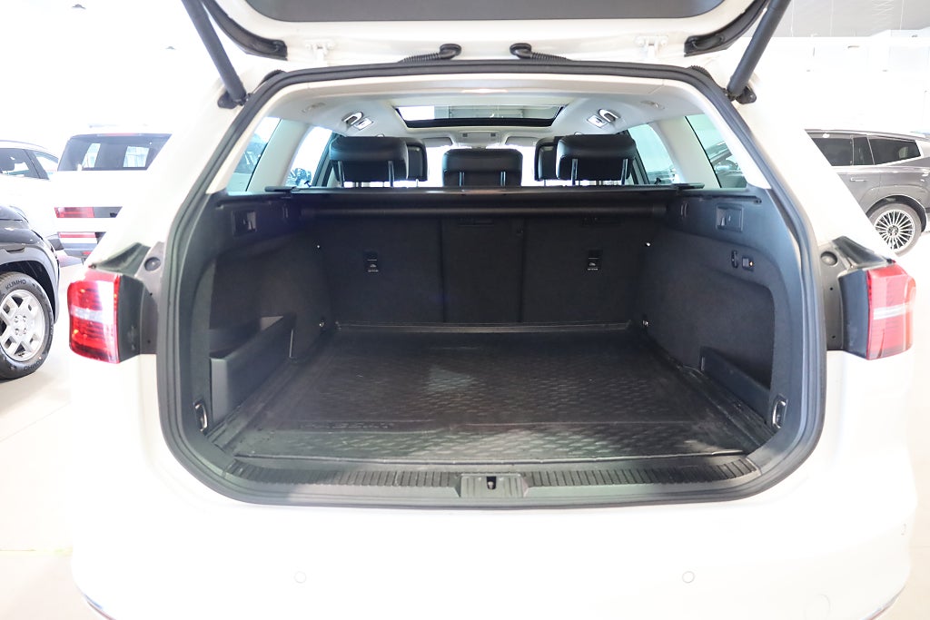 Volkswagen Passat Sportscombi 2.0 TDI AUT 4M Pano Drag Värmare Kamera 2016